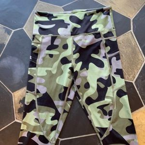 Zyia Green Camo LnT 24” leggings